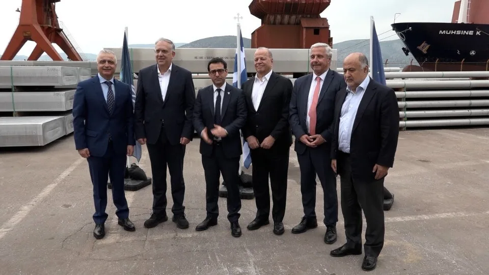 METLEN: Νέες επενδύσεις για κρίσιμες πρώτες ύλες - Ο αντιπρόεδρος της Κομισιόν στις εγκαταστάσεις της Αλουμίνιον