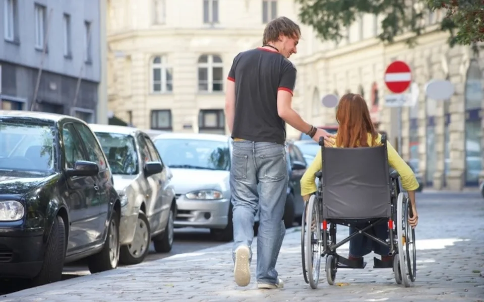 Εξακόσια Άτομα με Αναπηρία προσλήφθηκαν σε Δήμους μέσω προγράμματος της ΔΥΠΑ