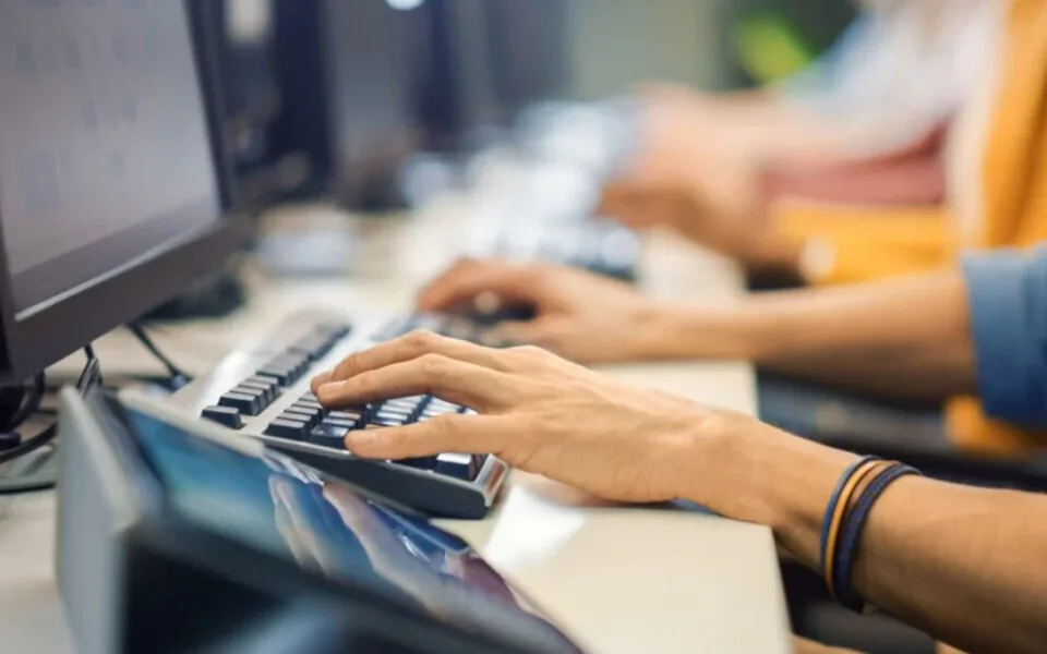 ΔΥΠΑ: Εμπλουτίζεται η λίστα προγραμμάτων κατάρτισης για 50.000 ανέργους