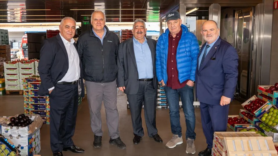 Επίσκεψη Χατζηθεοδοσίου στη Λαχαναγορά Ρέντη: Στο επίκεντρο η ακρίβεια και οι προοπτικές της αγοράς