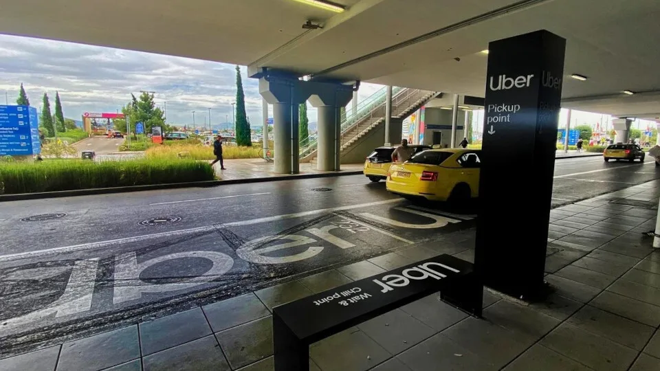Νέο σημείο παραλαβής Uber στον Διεθνή Αερολιμένα Αθηνών