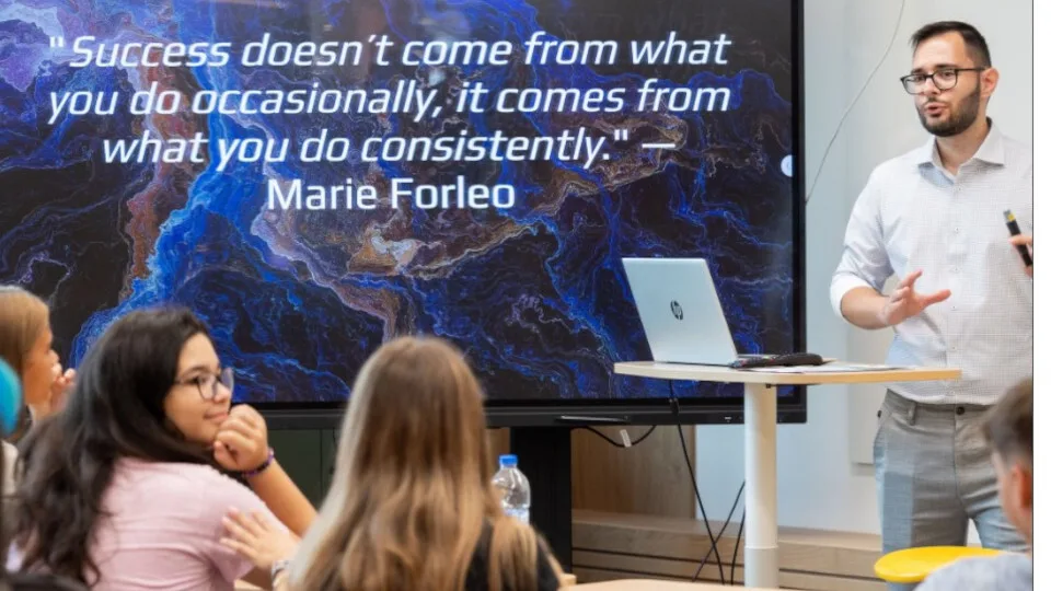 Το Pinewood American International School Θεσ/νίκης επενδύει στην ψηφιακή εκπαίδευση με οθόνες LG CreateBoard