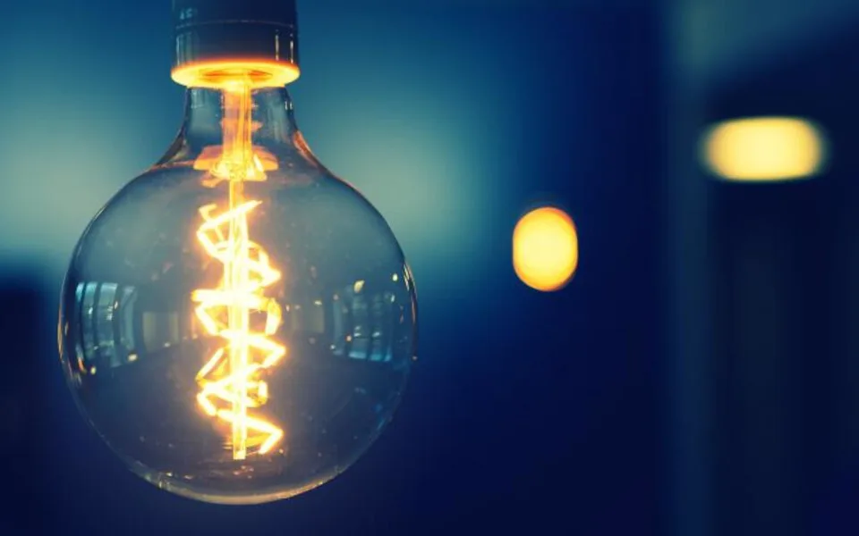 Σταθερότητα για τις τιμές της ηλεκτρικής ενέργειας στα νοικοκυριά της ΕΕ το β΄ εξάμηνο του 2024