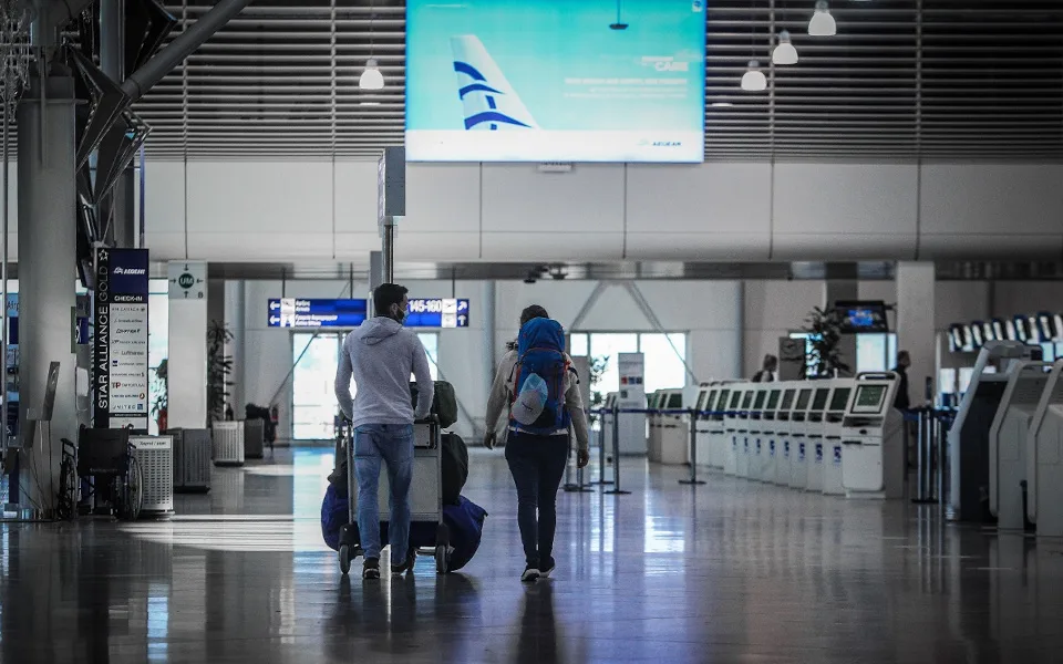 Τράπεζα της Ελλάδος: Ήρθαν περισσότεροι ξένοι αλλά έμειναν λιγότερο και ξόδεψαν λιγότερα το 2024