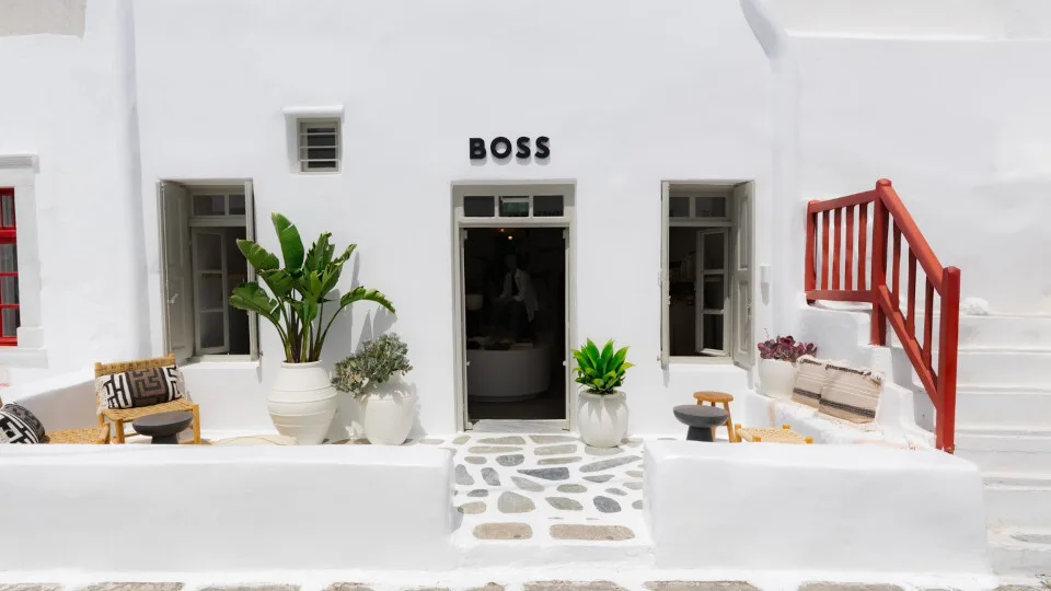 Η BOSS επιστρέφει στη Μύκονο με το pop-up κατάστημά της για δεύτερη συνεχή χρονιά