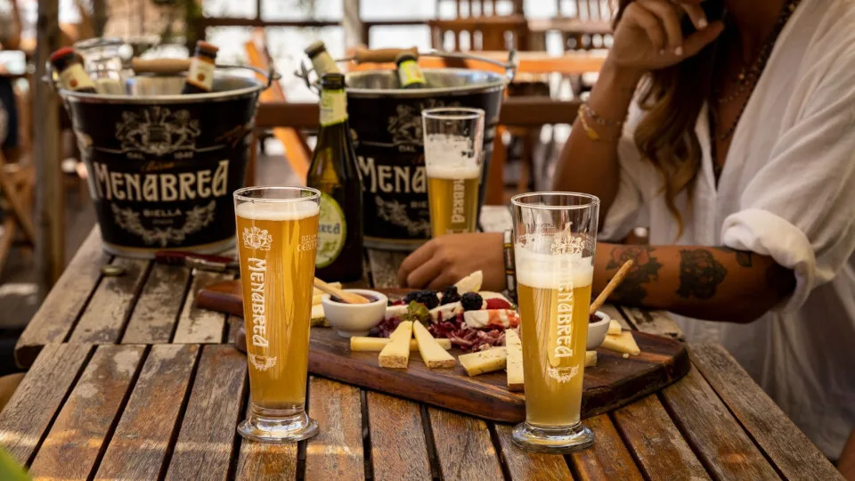 Η ιταλική ζυθοποιία MENABREA στην Ελλάδα από την Ελληνική Ζυθοποιία Αταλάντης