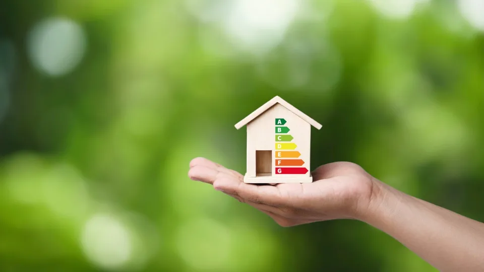 ΥΠΕΝ: Παρατείνεται η προθεσμία αιτήσεων για το «Εξοικονομώ 2021» μέχρι τον Σεπτέμβριο 2025