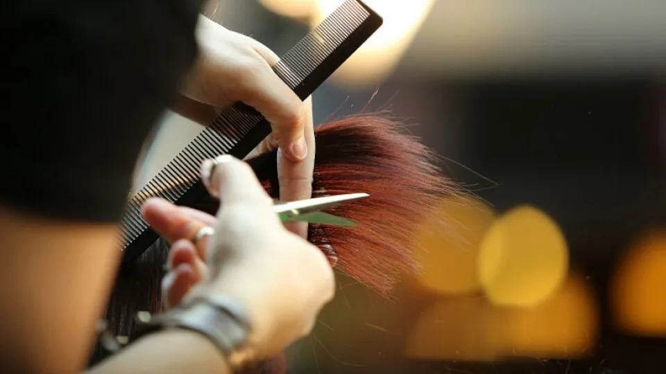 Προγράμματα ΔΥΠΑ: Κατάρτιση κρατουμένων στην κομμωτική και την κοπτική-ραπτική