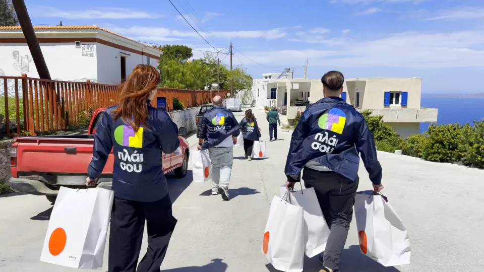 Η Πλαίσιο Computets και η +πλεύση εξοπλίζουν σχολεία ακριτικών νησιών