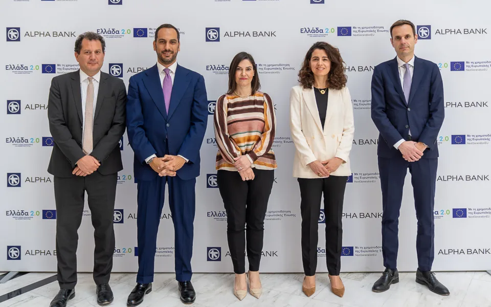 Η Alpha Bank χρηματοδοτεί 4 φωτοβολταϊκά πάρκα με δάνειο από το Ταμείο Ανάκαμψης