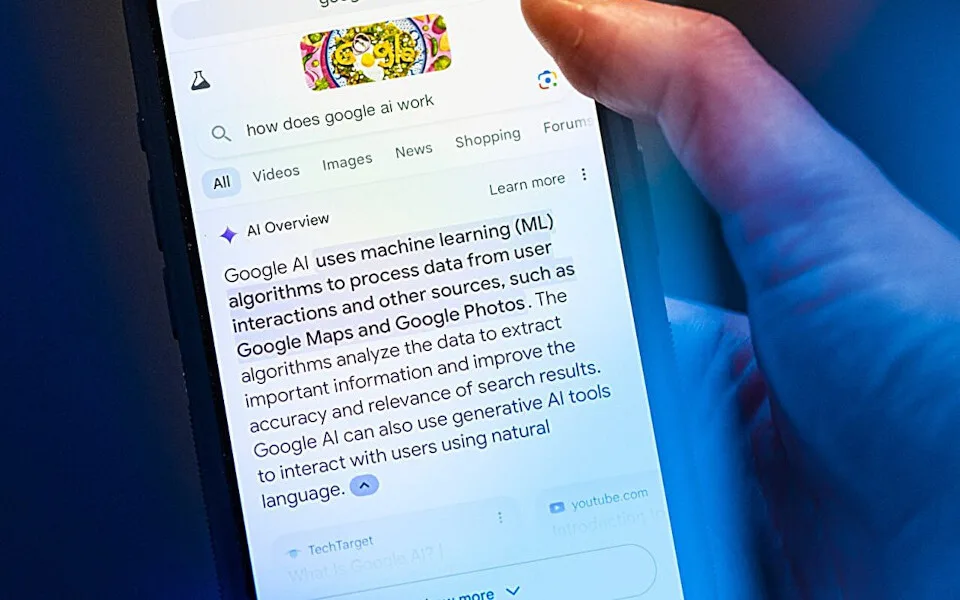 Νέα επέκταση των ΑΙ Overviews της Google: Τώρα και στην Ελλάδα