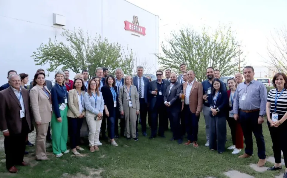 Αντιπροσωπεία εμπορικών ακολούθων και διπλωματικών αρχών-μελών του ΕCDC Club στη Ζυθοποιία Μακεδονίας-Θράκης