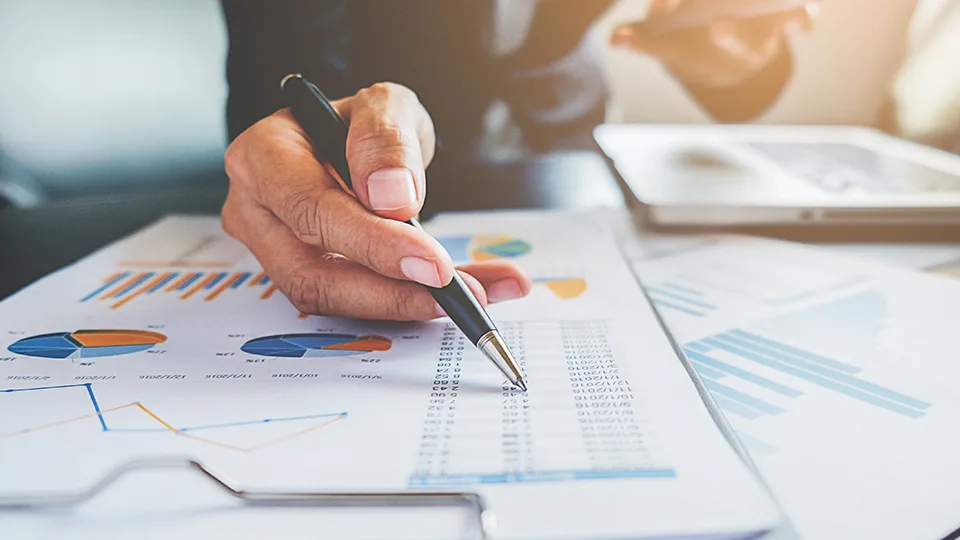 Μελέτη του ΙΜΕ ΓΣΕΒΕΕ καταγράφει αναλυτικά τις οικονομικές επιβαρύνσεις των μικρών επιχειρήσεων