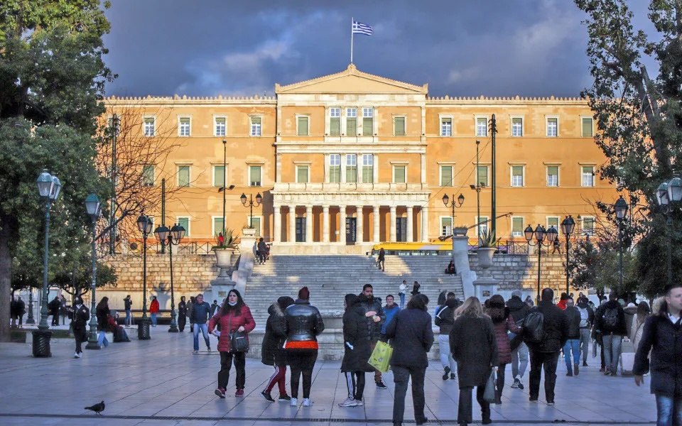 Νέα μέτρα στήριξης σε συνταξιούχους, ανασφάλιστους υπερήλικες, ΑμεΑ και οικογένειες με ενοίκιο
