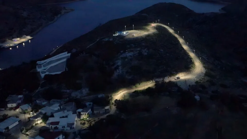 Η Volton εγκαθιστά αυτόνομα ηλιακά φωτιστικά στο Αγαθονήσι