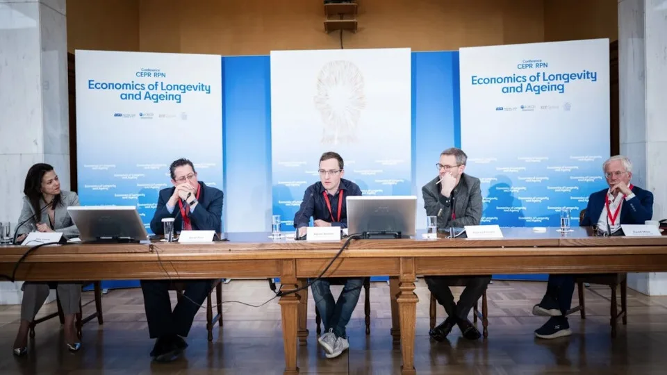 Γήρανση του πληθυσμού: Πληθωριστικές και αποπληθωριστικές πιέσεις από την «Ασημένια Οικονομία»