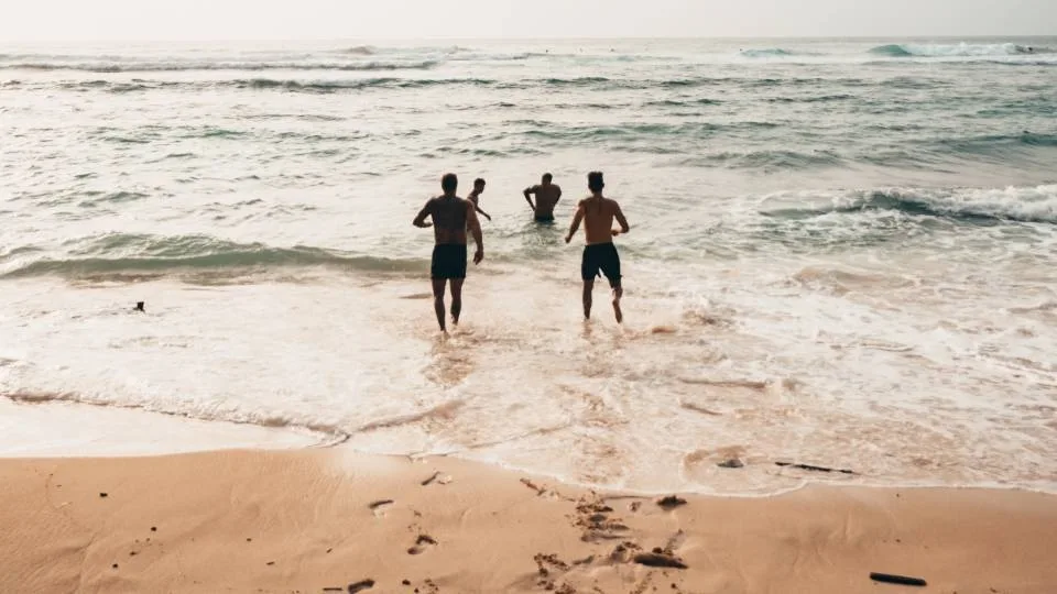 Έρευνα καταναλωτών ΙΕΛΚΑ: 1 στους 2 σχεδιάζουν να κάνουν διακοπές - Κερδίζουν έδαφος οι οικονομικοί τύποι διακοπών