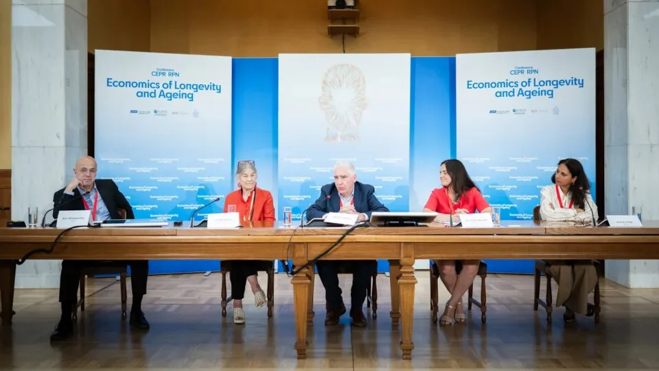 Μακροζωία: Χρειάζεται αναδιαμόρφωση του ασφαλιστικού συστήματος  και των πολιτικών υγείας