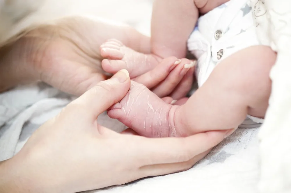 Νέα προγράμματα προληπτικών ελέγχων για σπάνια νοσήματα σε νεογνά και γυναίκες με πόρους του Ταμείου Ανάκαμψης