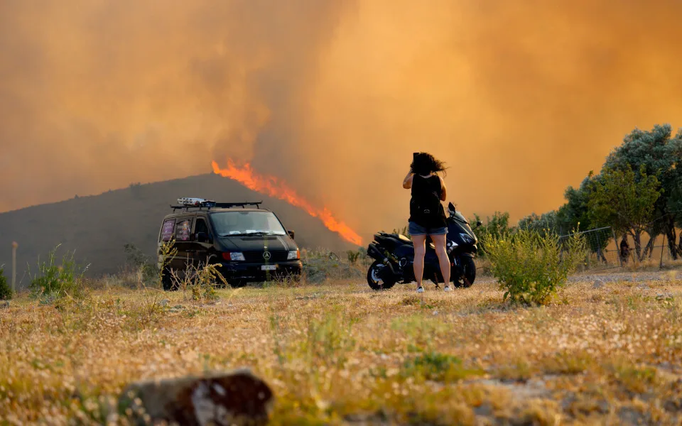 Nova: Δωρεάν παροχή επικοινωνίας για συνδρομητές της στη Χίο λόγω της πυρκαγιάς