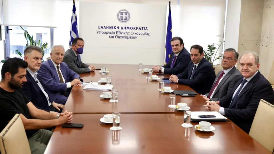 Κατάργηση παρακράτησης 0,8% ΕΟΠΥΥ για τα φαρμακεία - Τι αναφέρουν Πιερρακάκης και Γεωργιάδης