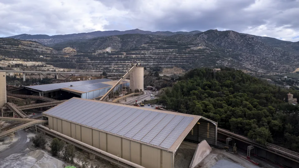 Ο Όμιλος ΗΡΑΚΛΗΣ θέτει σε λειτουργία τον φωτοβολταϊκό σταθμό στο Εργοστάσιο του Βόλου