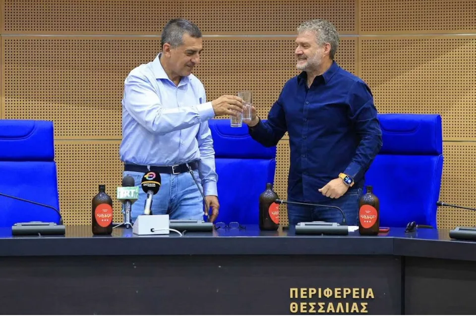 Ο περιφερειάρχης Θεσσαλίας πραγματοποιεί κάλεσμα για επενδύσεις εμφιάλωσης του «Κόκκινου Νερού» της Αγιάς