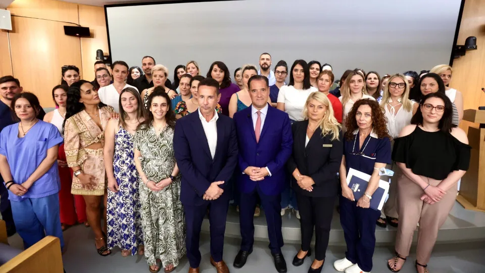 Σαράντα εννέα νέοι νοσηλευτές ορκίστηκαν στο νοσοκομείο «Ευαγγελισμός» παρουσία του υπουργού Υγείας