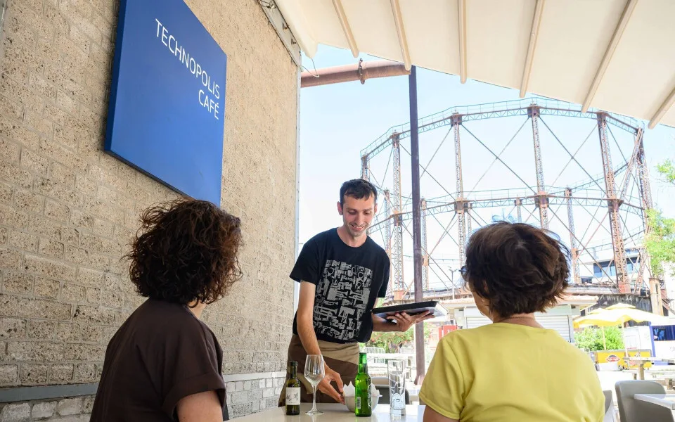 «Συμπερίληψη στην Εργασία»: Η Τεχνόπολη Δήμου Αθηναίων προσλαμβάνει ανάπηρους εργαζόμενους