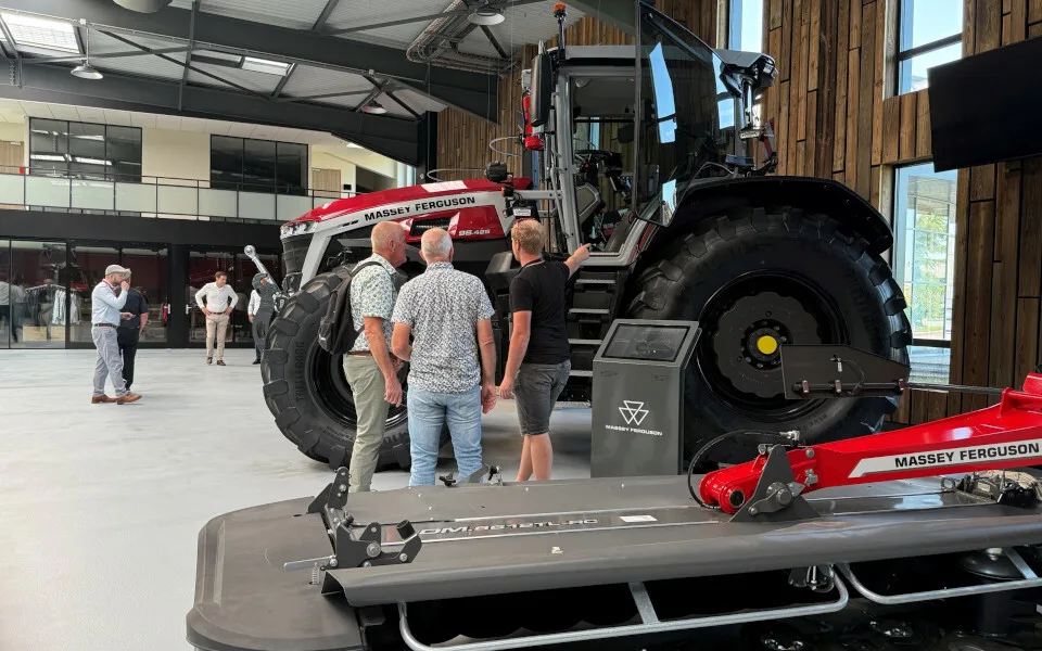 Συμφωνία Πειραιώς με την εταιρεία «ΑΔΕΛΦΟΙ ΣΑΡΑΚΑΚΗ ΑΕΒΜΕ» για γεωργικά οχήματα και εξοπλισμό