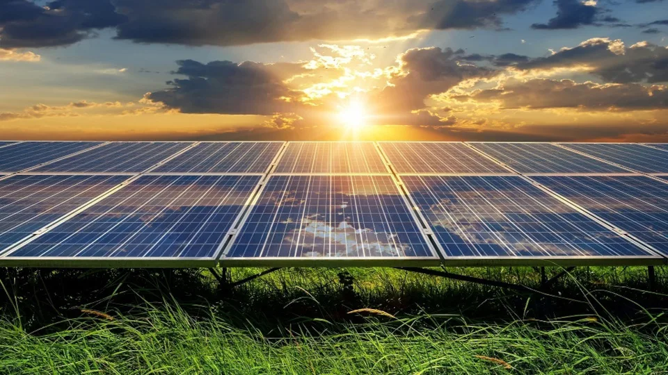 Η ηλιακή ενέργεια ήταν η βασική πηγή ηλεκτρισμού σε ευρωπαϊκό επίπεδο τον Ιούνιο