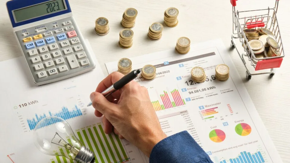 Σταθερές παραμένουν οι τιμές στα πράσινα και τα μπλε τιμολόγια ρεύματος του Δεκεμβρίου