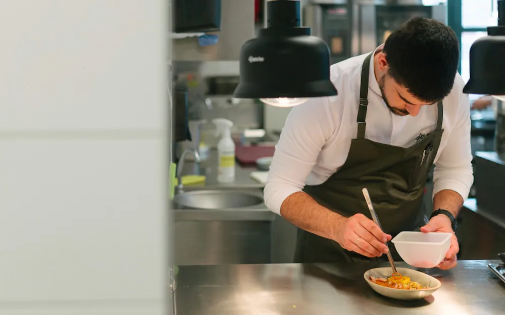 Μια ιδιαίτερη συνταγή για τσιπούρα από τον Νίκο Αποστολάκη