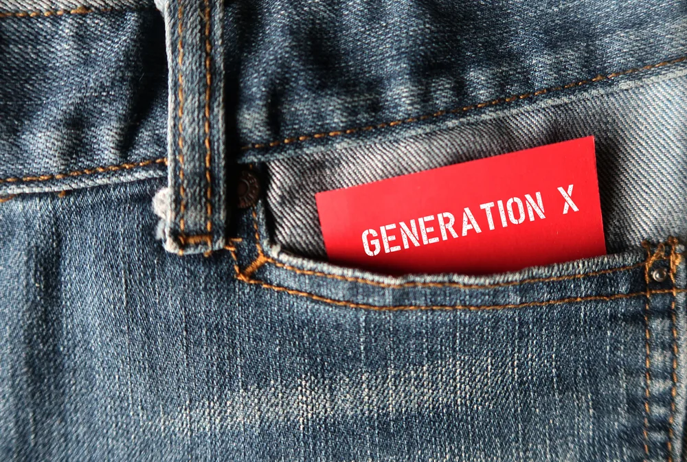 Gen X: Η γενιά «σάντουιτς» που καταναλώνει και φροντίζει - τι κάνουν οι Έλληνες
