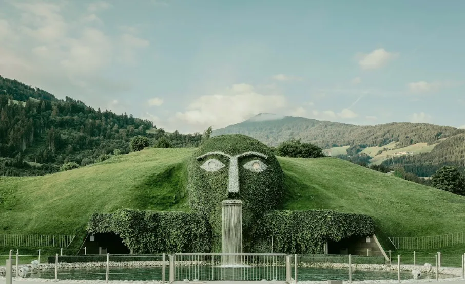 Swarovski Kristallwelten: Μια κρυστάλλινη εμπειρία τέχνης μέσα στη φύση