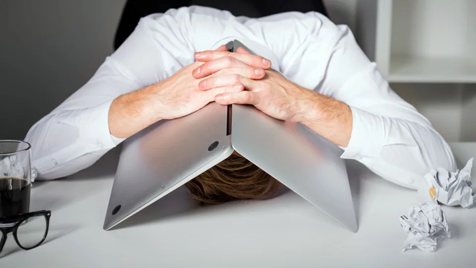 Εργασία: Η ψυχική υγεία στο «κόκκινο»... αλλά δεν είναι θέμα ταμπού