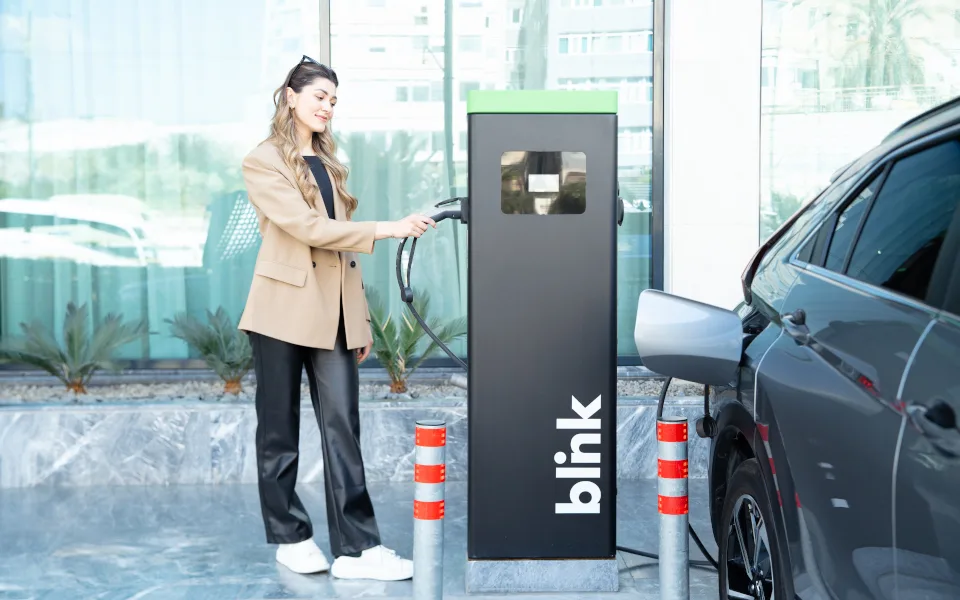 Με σταθμούς φόρτισης EV εξοπλίζει η Blink Charging Hellas πάνω από 85 μεγάλες ξενοδοχειακές μονάδες σε όλη την Ελλάδα