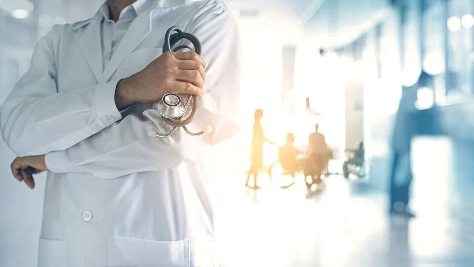 Επιτροπή Ανταγωνισμού: Κρούει τον κώδωνα του κινδύνου για διαρκή αύξηση του κόστους στις ιδιωτικές υπηρεσίες υγείας