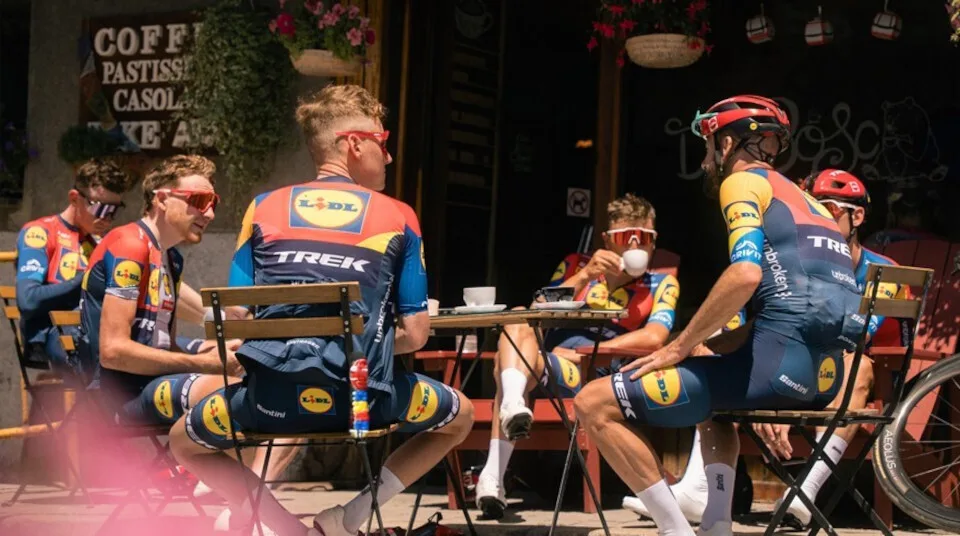 H CRIVIT υποστηρίζει την Lidl-Trek παρέχοντας ρούχα ομάδας για χρήση εκτός αγώνων