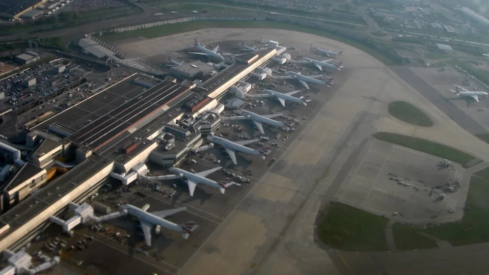 ΙΝΣΕΤΕ: Περισσότερα ταξίδια στο εξωτερικό πραγματοποίησαν οι Έλληνες το 2024 σε σχέση με το 2023