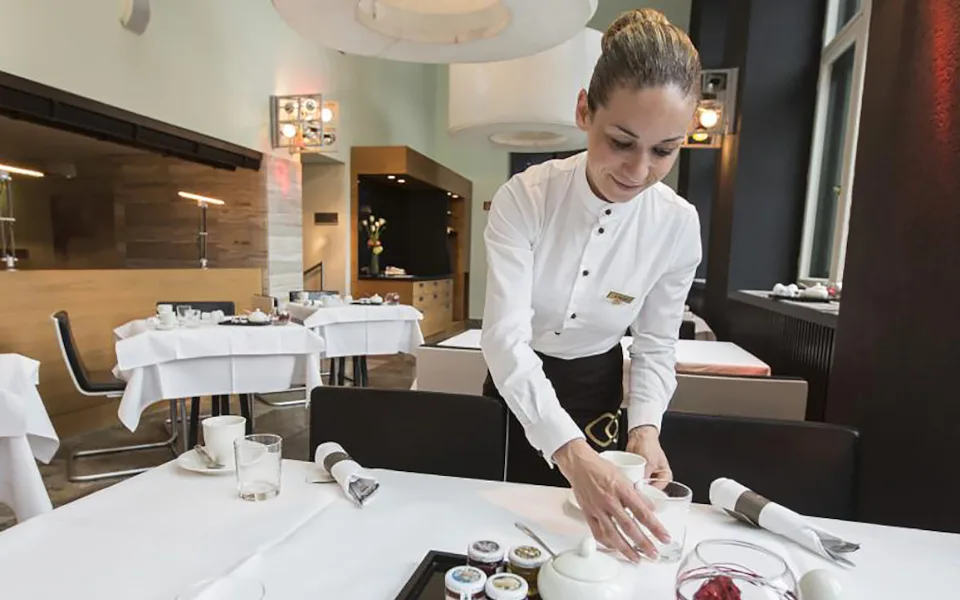 kariera.gr: Το 56% των εργαζομένων στον Τουρισμό βλέπει το οικονομικό μπόνους ως αναγνώριση της προσπάθειάς τους