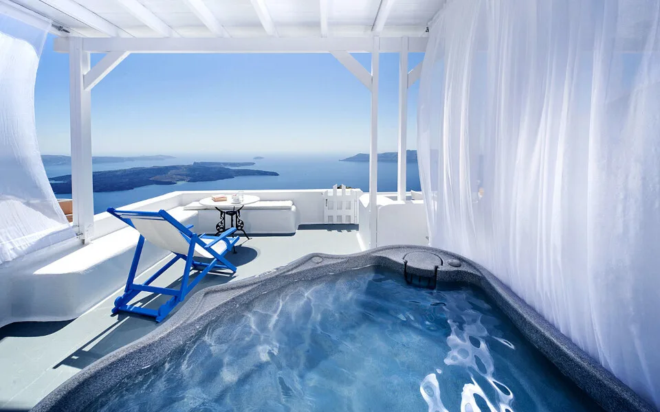 Κατά 2,6% αυξήθηκε ο τζίρος στα ξενοδοχεία το 2ο τρίμηνο του 2025 - Μείωση 2,6% καταγράφηκε στην εστίαση