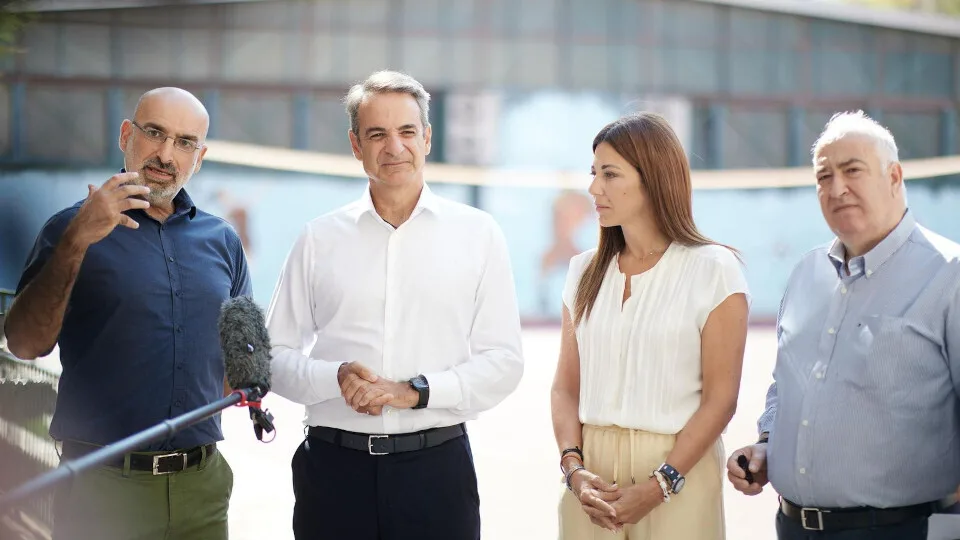 Στο 3ο Γυμνάσιο Ζωγράφου ο πρωθυπουργός - Ενημερώθηκε από την υπ. Παιδείας για την πρόοδο των εργασιών στο παλαιότερο σχολείο