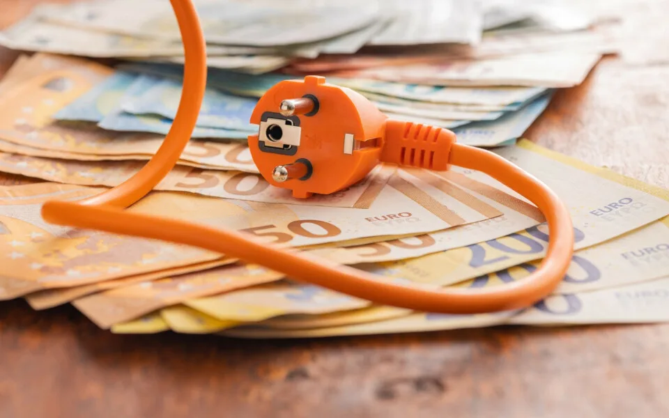 Έρχονται νέα, «κόκκινα» τιμολόγια ηλεκτρικού ρεύματος - Προκαθορισμένες τιμές ανά κλίμακα κατανάλωσης