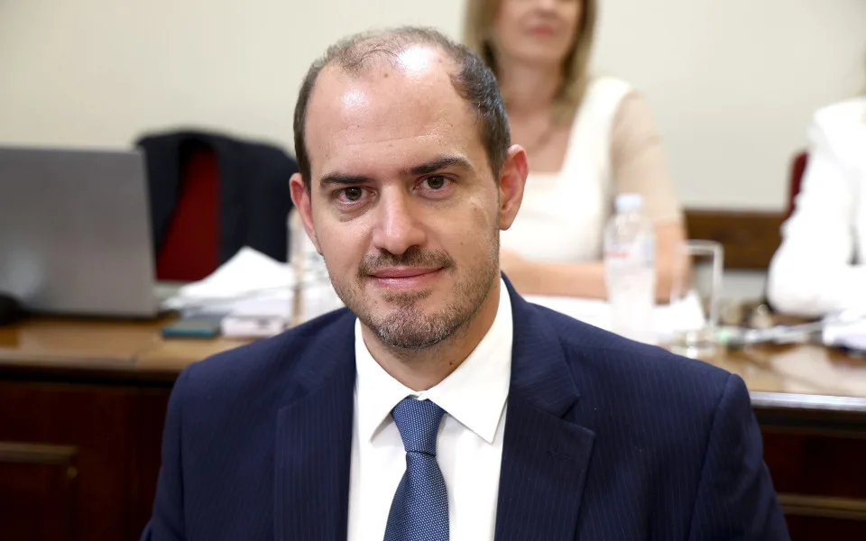 Όσα δήλωσε ο υφυπουργός Οικονομικών για τον Προϋπολογισμό του 2026 - Έμφαση δίνεται στις οικογένειες και τους νέους