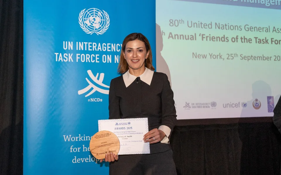 Η Ελλάδα παρέλαβε βραβείο από τον ΟΗΕ και τον ΠΟΥ για την πρόληψη των χρονίων νοσημάτων και της παιδικής παχυσαρκίας