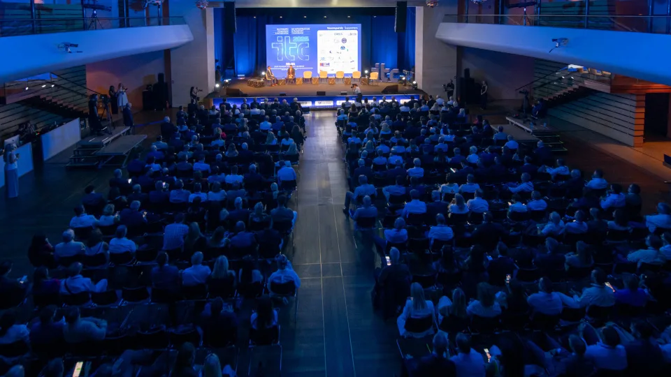 Schneider Electric στο ITC 2025: Οι λύσεις που έφερε επί τάπητος για βιώσιμες υποδομές και μεταφορές