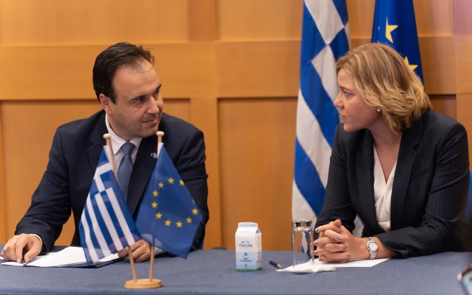 Με την Εκτελεστική Αντιπρόεδρο της Ευρωπαϊκής Επιτροπής συναντήθηκε ο Δ. Παπαστεργίου - Όλα όσα συζήτησαν