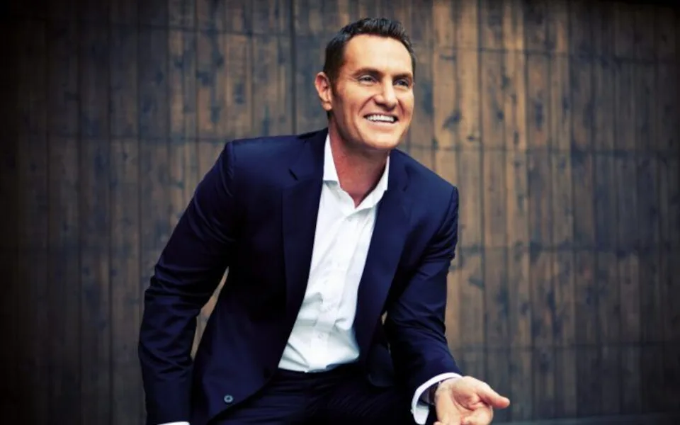 Το Θαύμα της Συσσώρευσης: Πώς ο Darren Hardy μάς καθοδηγεί να κατακτήσουμε την επιτυχία που επιθυμούμε