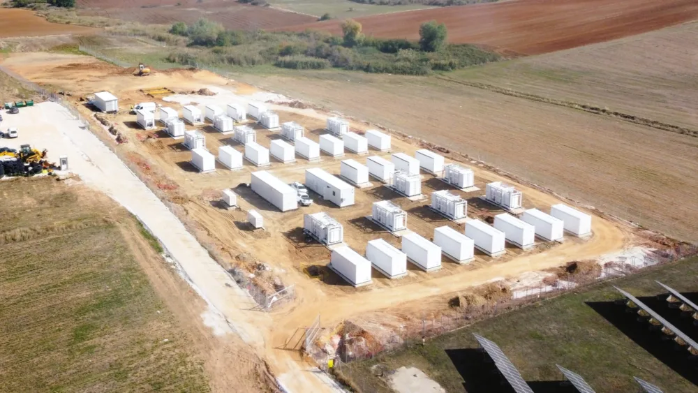Η Principia ολοκλήρωσε την πρώτη της μονάδα αποθήκευσης ενέργειας με μπαταρίες στη Χαλκιδική